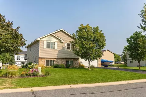 171 8th St S, Winsted, MN 55395