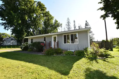557 Pearl St, Zumbrota, MN 55992