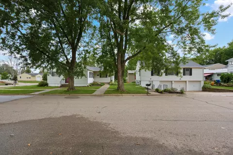 205 6th St NW, Kasson, MN 55944
