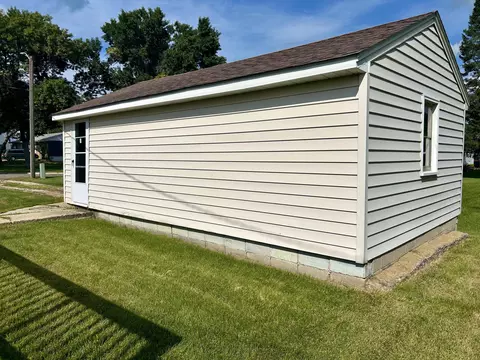 624 Glenview Dr, Albert Lea, MN 56007 photo 4