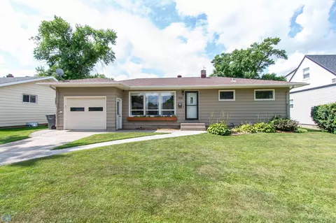 1235 16th St N, Moorhead, MN 56560