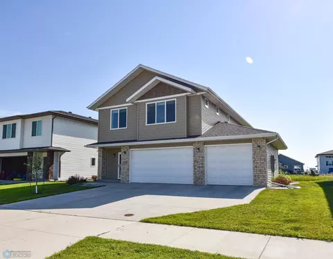 302 5th St E, Horace, ND 58047