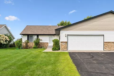 909 W Ridge Ct #8, New Richmond, WI 54017