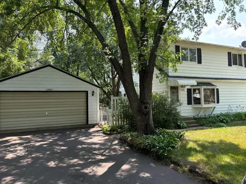 10882 Thrush St NW, Coon Rapids, MN 55433