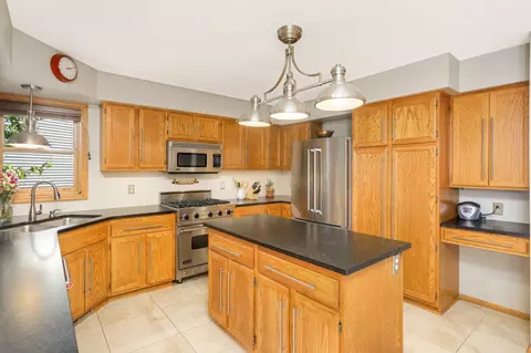 9240 Overlook Ln, Champlin, MN 55316 photo 9