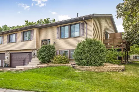 1086 122nd Ave NE, Blaine, MN 55434