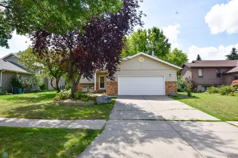 2802 23rd Ave S, Fargo, ND 58103