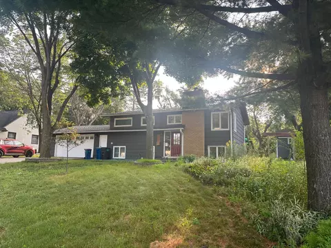 2660 Regent Ave N, Golden Valley, MN 55422