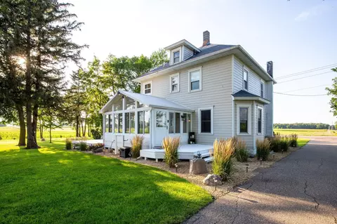 27599 Lexington Rd, Le Sueur, MN 56058