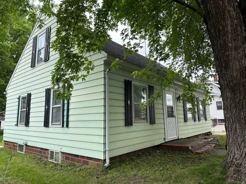 719 9th St E, Glencoe, MN 55336 photo 3