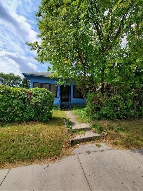 815 N Main St, Crookston, MN 56716
