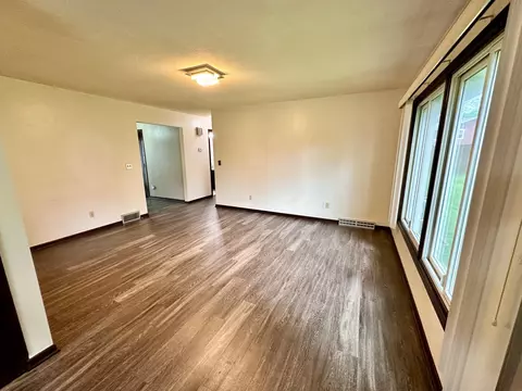 216 Carrow Cir, Marshall, MN 56258 photo 11