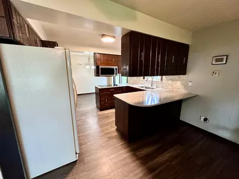 216 Carrow Cir, Marshall, MN 56258 photo 5