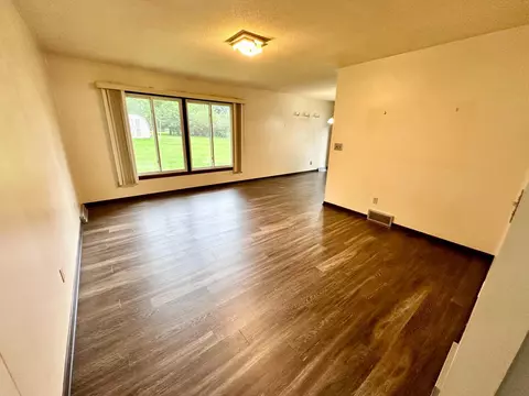 216 Carrow Cir, Marshall, MN 56258 photo 10