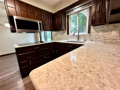216 Carrow Cir, Marshall, MN 56258 photo 7