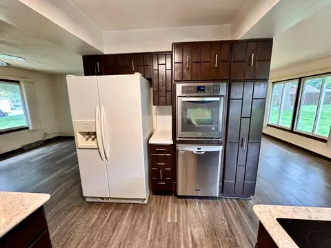 216 Carrow Cir, Marshall, MN 56258 photo 6