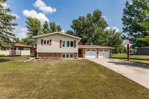 604 Loyal Ave, Hillsboro, ND 58045