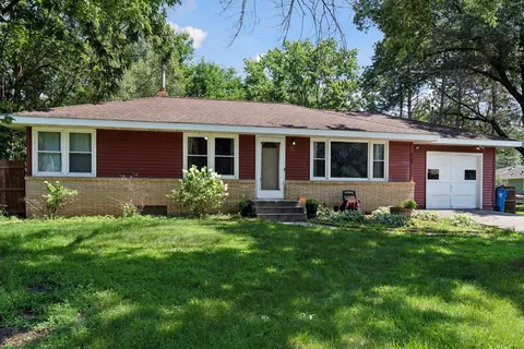 8127 Groveland Rd, Mounds View, MN 55112