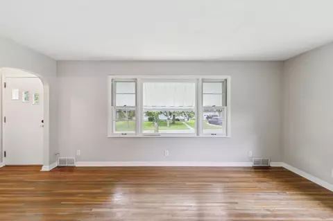 802 N 5th St, Saint Peter, MN 56082 photo 5