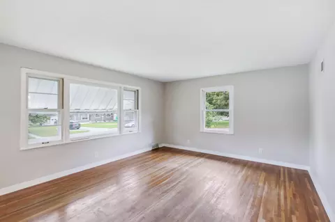 802 N 5th St, Saint Peter, MN 56082 photo 4