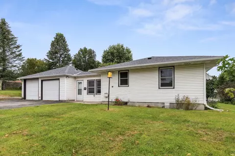802 N 5th St, Saint Peter, MN 56082 photo 2