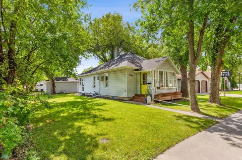 1638 10th Ave S, Fargo, ND 58103