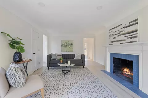 2304 Rivendell Ln, Minnetonka, MN 55305