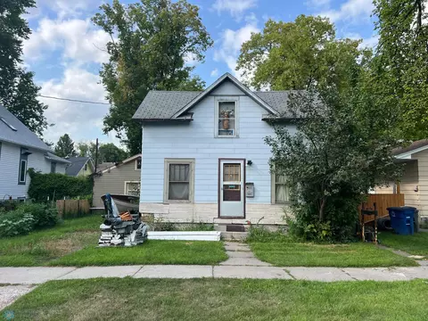 1012 4th Ave N, Moorhead, MN 56560