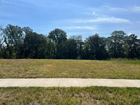 466 Westwood Dr, River Falls, WI 54022