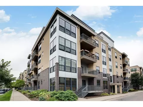 825 Berry St #407, Saint Paul, MN 55114