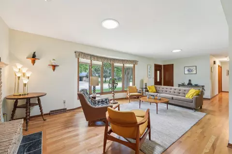 3417 Canterbury Dr, Bloomington, MN 55431