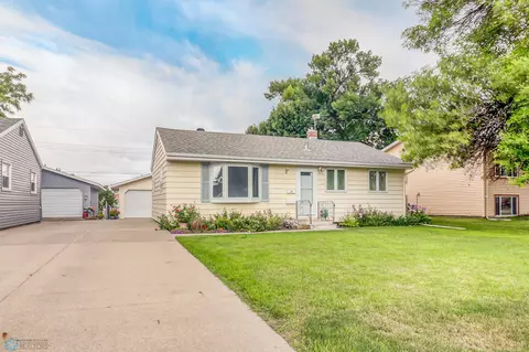 1213 21st St S, Fargo, ND 58103