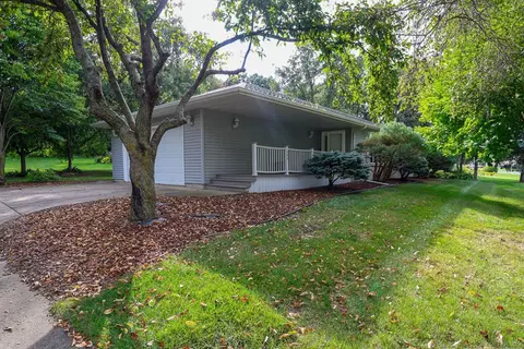 1360 Dutch Heritage Ln, Baldwin, WI 54002