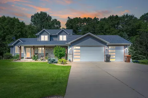1379 Myrtle St N, Maplewood, MN 55119