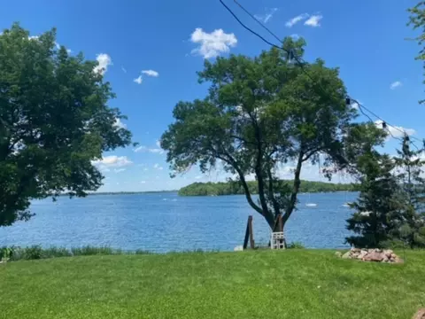 24 W Lake St, Waconia, MN 55387