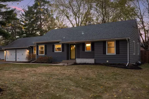 3542 Lowell St, Deephaven, MN 55391