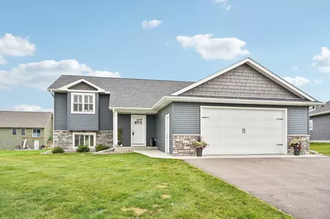 299 Wood Duck Ln, Baldwin, WI 54002