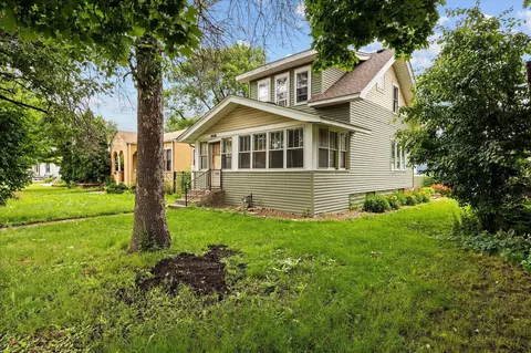 1350 Snelling Ave N, Saint Paul, MN 55108