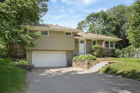 5324 Holiday Rd, Minnetonka, MN 55345
