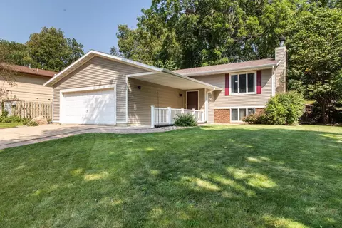 201 Meadow Run Dr SW, Rochester, MN 55902