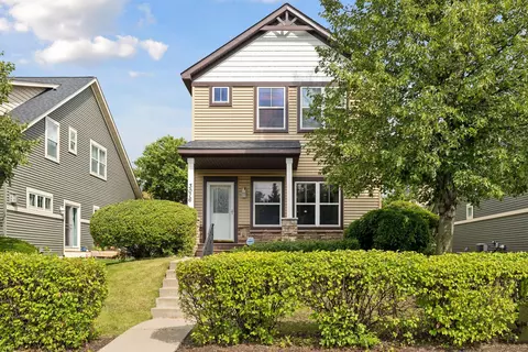 3016 Hazelwood St, Maplewood, MN 55109