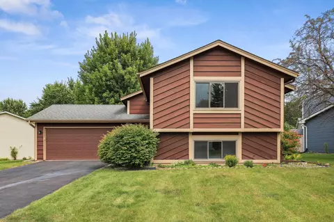 664 Dresden Dr, Chaska, MN 55318