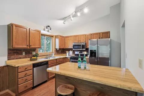 664 Dresden Dr, Chaska, MN 55318 photo 12