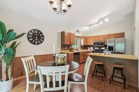 664 Dresden Dr, Chaska, MN 55318 photo 6