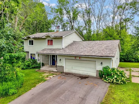 30000 Broadway St, Lindstrom, MN 55045
