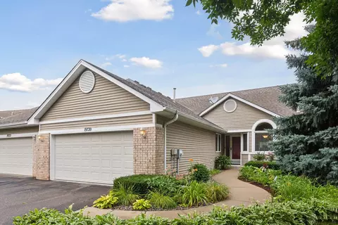 19720 Waterford Ct, Shorewood, MN 55331