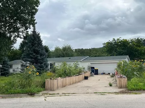 1210 S 10th St, Lake City, MN 55041