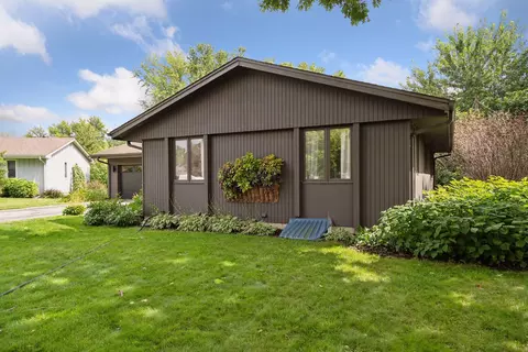1810 Gladview Ln, Maple Plain, MN 55359 photo 3