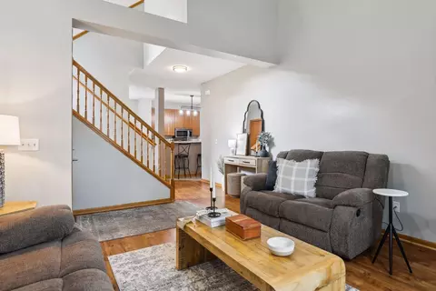 2540 Mallard Dr, Woodbury, MN 55125