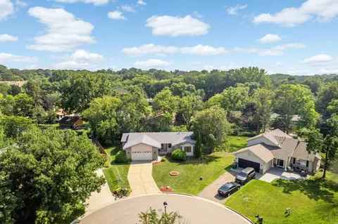 1029 Forest Glen Ct, Burnsville, MN 55337